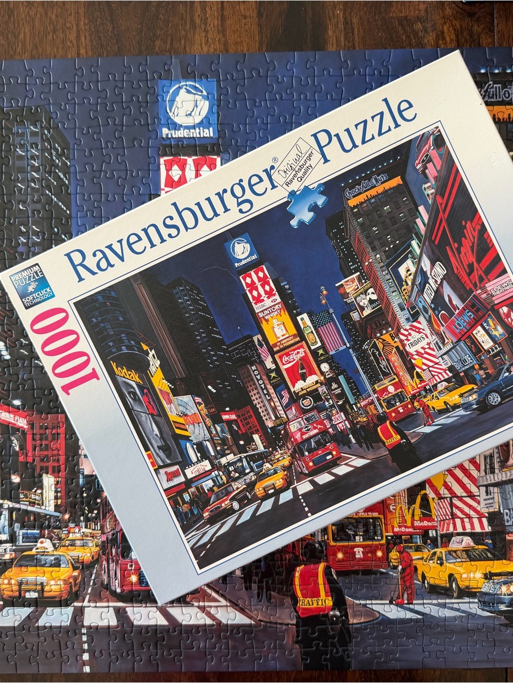 🧩 1000 Ravensburger “Times Square, NYC”. Bright, vibrant. Complete.